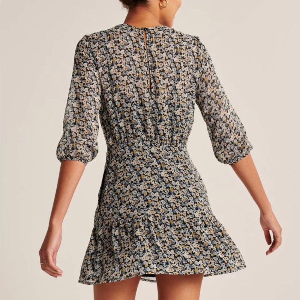 Abercrombie High Neck long sleeve mini dress in Black Floral pattern. M. NWT!